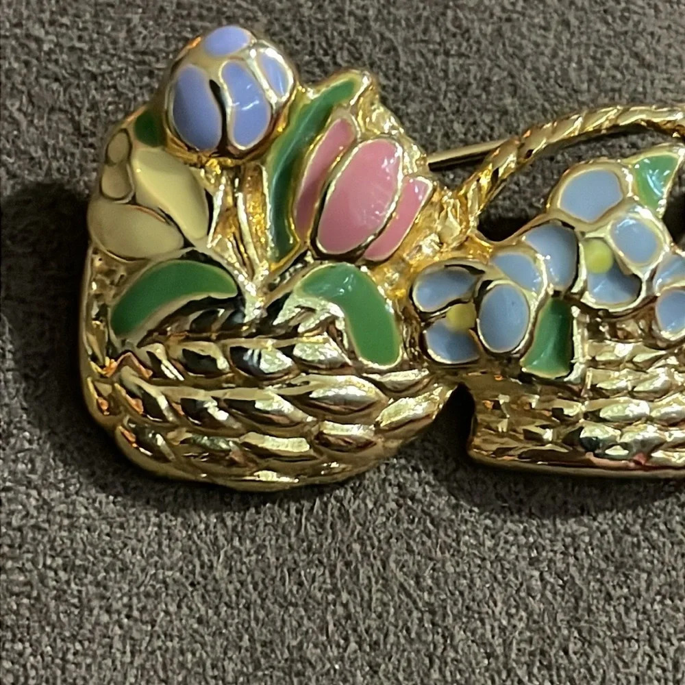Vintage SFJ enamel basket with flowers brooch - Picture 2 of 6